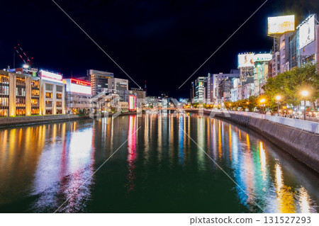 博多的夜晚：中川、中洲、天神 131527293