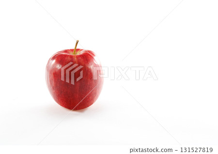 Bright red fresh apples 131527819