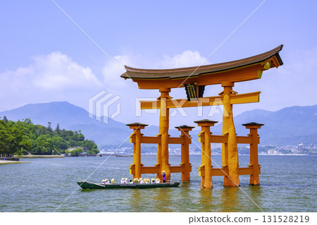 日本三大風景之一的嚴島神社大鳥居（廣島縣廿日市市宮島町） 131528219