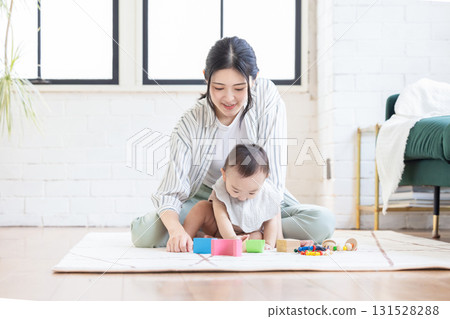 寶貝和媽媽 131528288