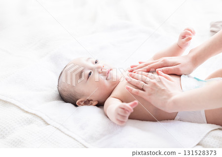 嬰兒按摩 131528373