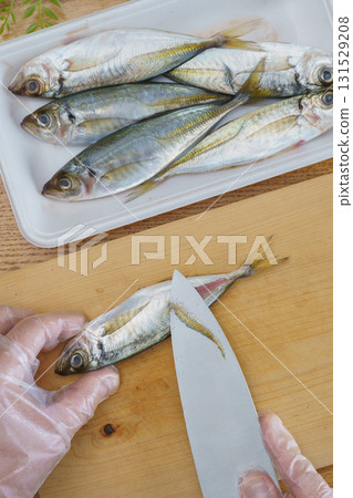 Filleting horse mackerel | Removing the scales 131529208