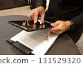 Male office worker visiting estimate sales image 131529320