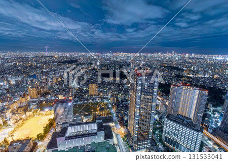 [Top 100 Night Views] Ikebukuro night view from the Sunshine 60 Observatory in Tokyo (towards Sunshine City) 131533041