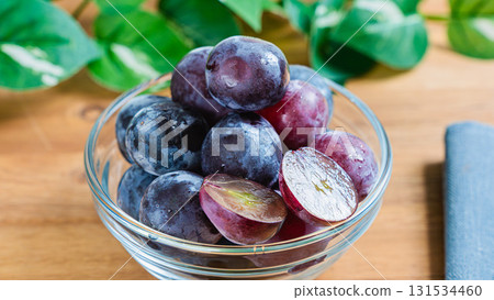 Pione grapes served in a glass bowl Pione grapes served in a glass bowl 131534460