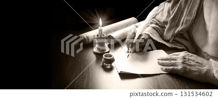 Male hand witn big quill 131534602