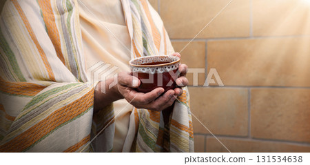 Ola man gilding a cup 131534638