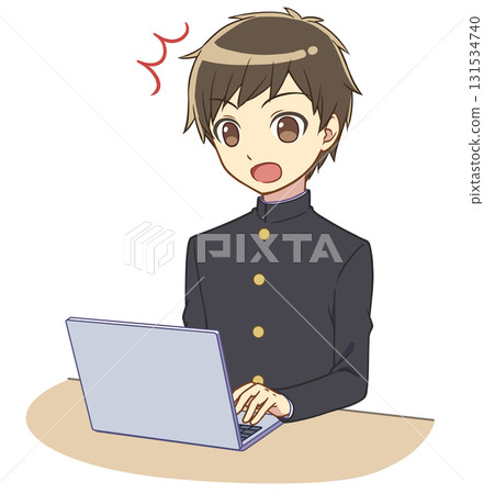 一名身穿校服的男孩在操作電腦時感到驚訝 131534740
