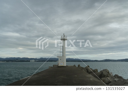 防波堤上的燈塔 131535027