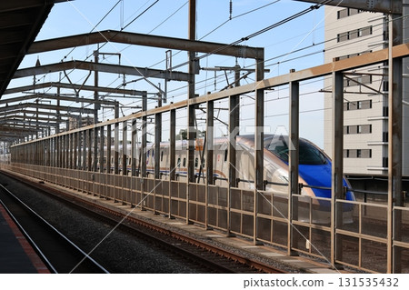 與 JR 埼京線平行運行的新幹線列車 與 JR 埼京線平行運行的新幹線列車 131535432