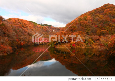 Autumn leaves at Shinryu Bridge in Taishaku Gorge 131536327