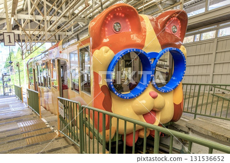 Ikoma Cable, Ko11 passenger car Mike parked at Hozanji Station 131536652