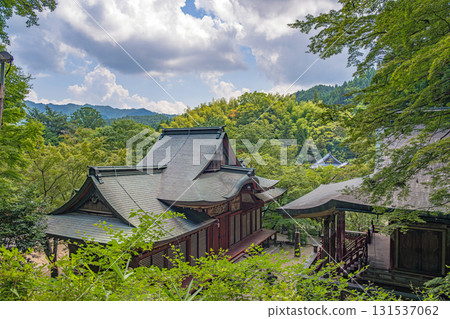 奈良談山神社：被新綠包圍的正殿和拜殿 131537062