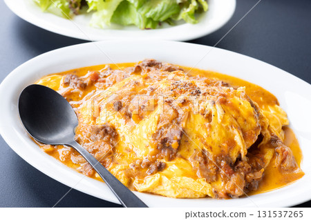 Delicious beef stew sauce, soft-boiled egg omelet rice and salad 131537265