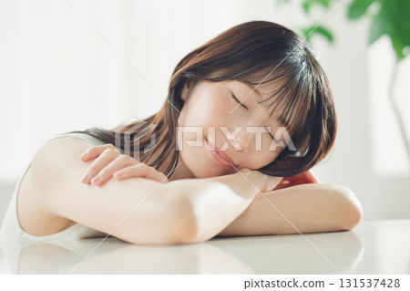 美女圖片：年輕女子肖像 131537428