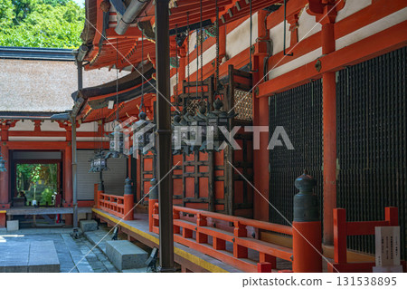 奈良談山神社:拜殿內的露天迴廊與高掛的燈籠 奈良談山神社:拜殿內的露天迴廊與高掛的燈籠 131538895