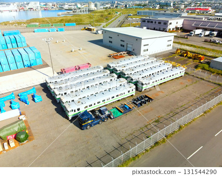 秋季北海道函館市函館港貨櫃碼頭的鳥瞰圖 131544290