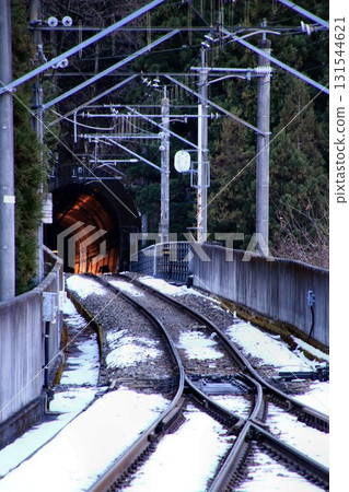 At the hot spring station "Kawaji Onsen" where the snow scenery is beginning to change... 6050 series passing through the tunnel towards Minamiaizu Road At the hot spring station "Kawaji Onsen" where the snow scenery is beginning to change... 6050 series passing through the tunnel towards Minamiaizu Road 131544621