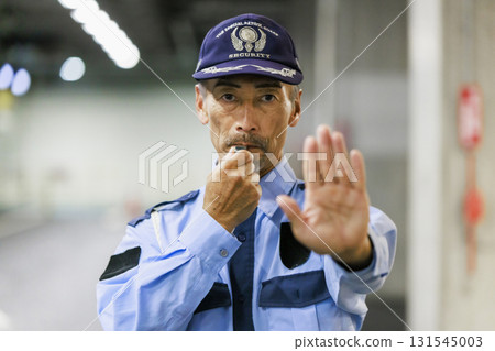 一個舉報警衛 131545003