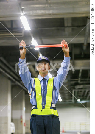 指揮交通的保安人員 131545009