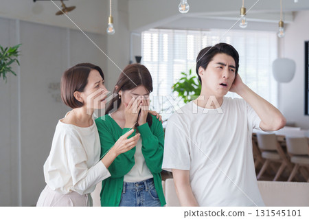 A woman gets angry at a man who made her friend cry 131545101