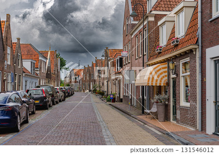Charming view of Monnickendam, a traditional Dutch village with canals, historic houses, and serene atmosphere. 131546012
