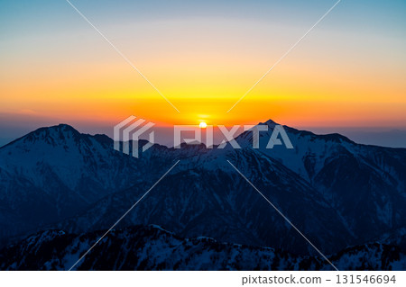 Magic Hour: Sunrise from Mount Kashimayari in the Ushiro-Tateyama Mountain Range (View from Mount Betsuyama) Climbing Mount Tateyama and Mount Betsuyama in the Northern Alps during the remaining snow season 131546694