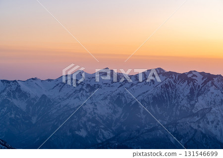 魔幻時刻：清晨的立山山脈、白馬山（從別山北峰眺望）在剩餘的雪季攀登北阿爾卑斯山的立山和別山 131546699