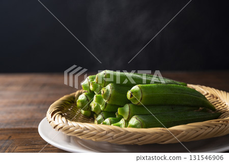 新鮮煮的秋葵 131546906