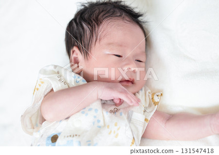 剛出生的嬰兒 131547418