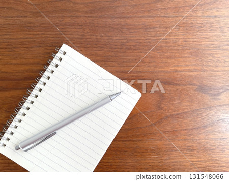 Notepad and ballpoint pen on a wooden table 131548066