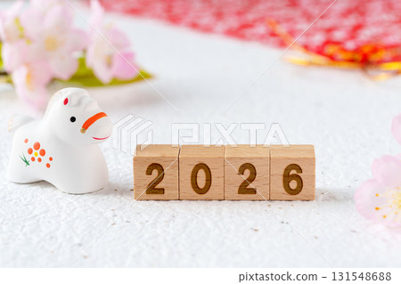 帶有 2026 和馬的生肖的新年賀卡材料 帶有 2026 和馬的生肖的新年賀卡材料 131548688