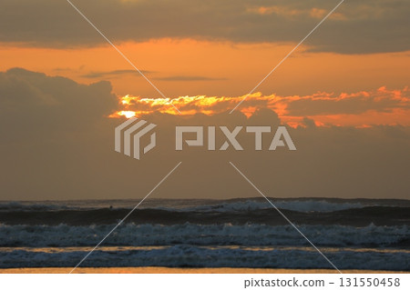 Sunrise scenery of the Boso Sea Sunrise scenery of the Boso Sea 131550458