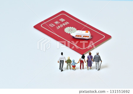 友好的三代家庭一起旅行的圖片 友好的三代家庭一起旅行的圖片 131551692