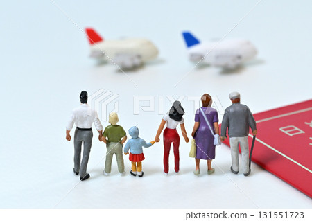 友好的三代家庭一起旅行的圖片 131551723