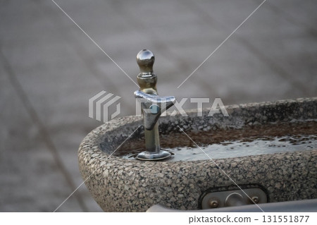 飲水機水龍頭的特寫 飲水機水龍頭的特寫 131551877