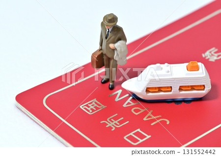 Businessman and cruise ship 131552442