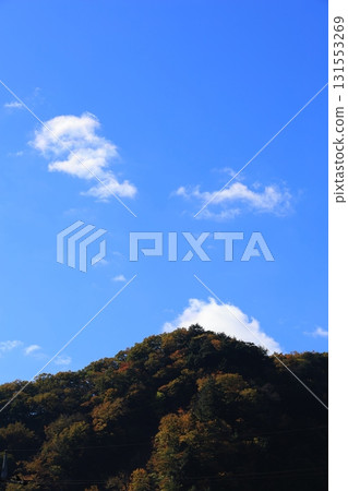 The blue sky beyond the road 131553269