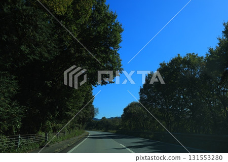 The blue sky beyond the road 131553280