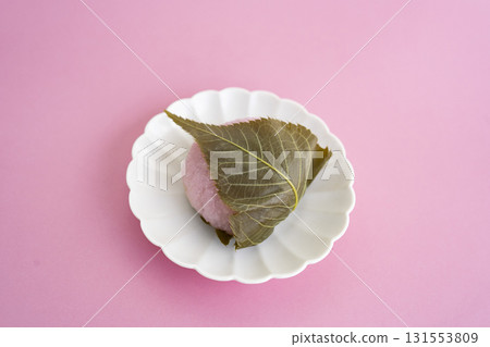 Japanese Spring Sweets Sakuramochi 131553809
