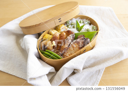 Bean and rice lunch box 131556049