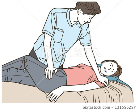 男脊椎按摩師為女病人按摩 男脊椎按摩師為女病人按摩 131556257