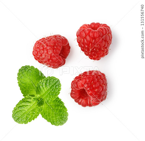 Ripe red raspberries and fresh green mint leaves isolated 131556740