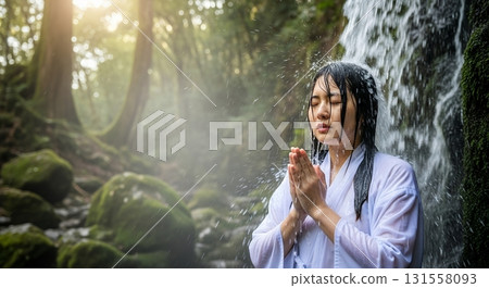 A woman wearing a waterfall 131558093