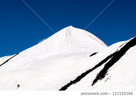 The shoulders of Mt. Oku-Dainichi seen from the Shomyo River. Climbing Mt. Oku-Dainichi in the Northern Alps during the remaining snow season. 131558166