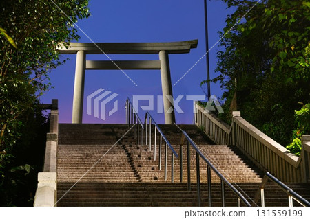 通往神社鳥居的長樓梯(大洗磯前神社) 通往神社鳥居的長樓梯(大洗磯前神社) 131559199