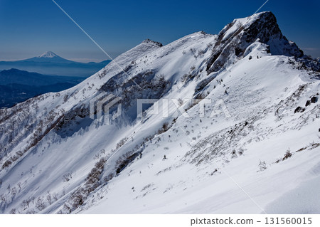 Winter in the Yatsugatake Mountain Range, Yokodake Main Peak and Mount Fuji 131560015