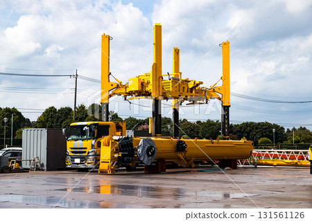 Heavy truck Heavy truck 131561126