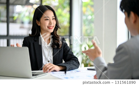 Exchange of opinions at a meeting 131561890