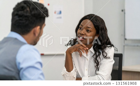 Exchange of opinions at a meeting 131561908